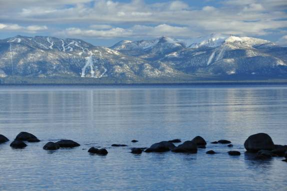 O magnífico Lake Tahoe, na Califórnia, nos Estados Unidos